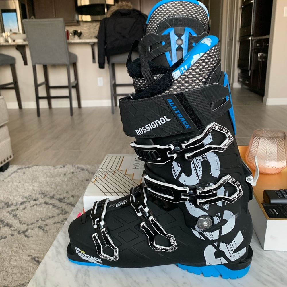 Men’s Like New Ski Boots (26.5)